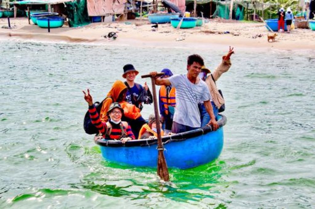 Hòn đảo 'không khách sạn' ở Bình Thuận khách tới đổi gió cắm trại qua đêm