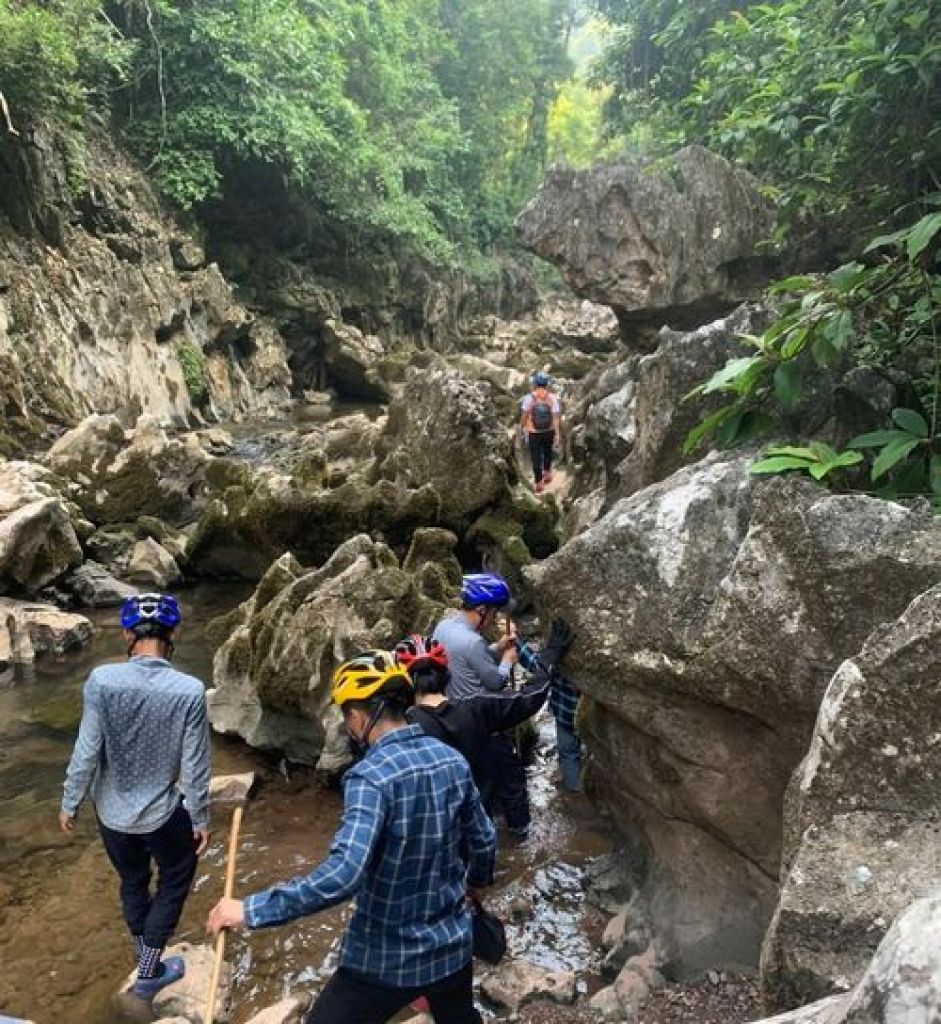 Vẻ đẹp nguyên sơ của hang Sơn Nữ vừa phát hiện ở Quảng Bình