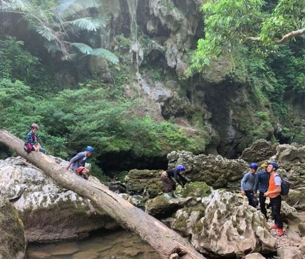 Vẻ đẹp nguyên sơ của hang Sơn Nữ vừa phát hiện ở Quảng Bình