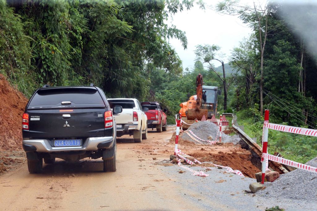 Quân đội điều trực thăng cứu hộ cứu trợ vùng mưa lũ phía Bắc